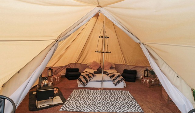 BELL TENT 1, pet friendly, character holiday cottage in Timsbury