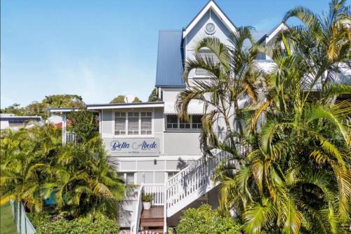 BELLA ABODE AND POOL Loft and 4 Bedroom Entertainer