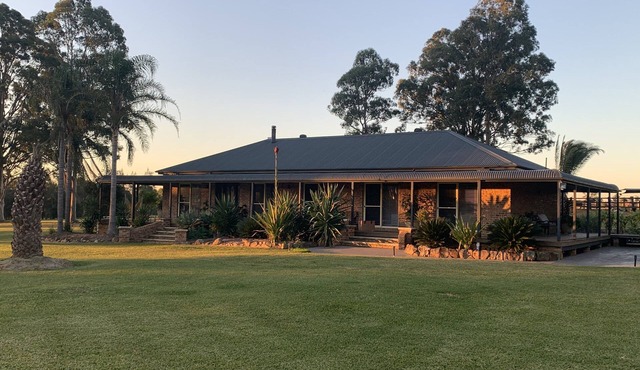 Bella Farm Country House on 10 private acres.Outdoor Spa, Firepit. Pet Friendly