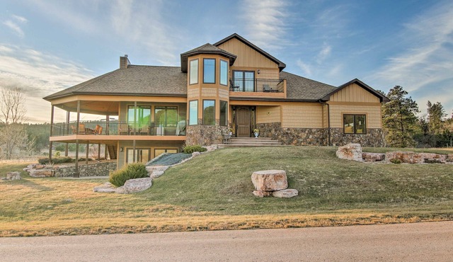 'Bella Greens' Spacious Sturgis Home w/Large Deck