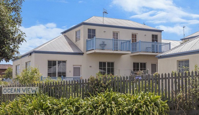 Bella On Victoria - with ocean views