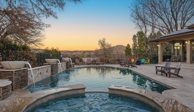 Bella Pavona Luxury Poolside Country Estate