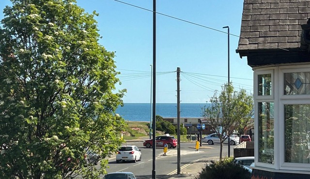 Bella's Beach House - less than 100m from the seafront in Whitley Bay!