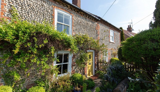 Bella's Cottage - a self catering cottage that sleeps 3 guests in 2 bedrooms