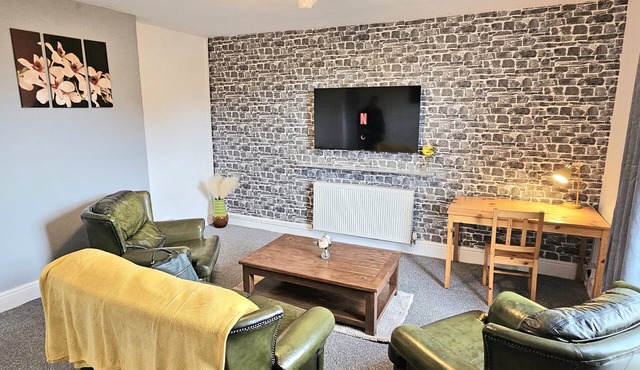 Bella's Place - Newly refurbished 3 bedroom duplex apartment