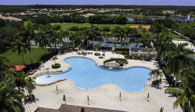 Bella Terra - Top floor condo with Lake Views!