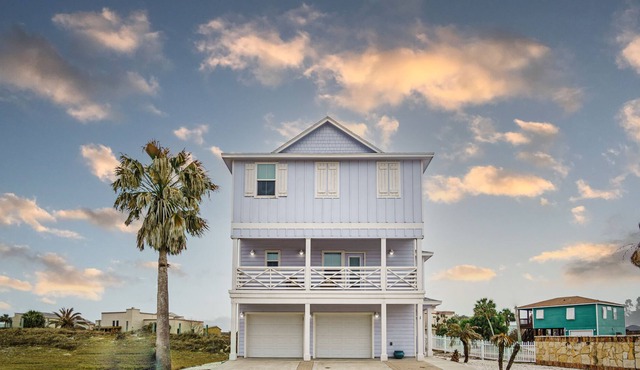 Bella Vida | Pet Friendly, Expansive Deck + Views