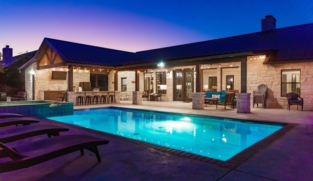 Bella Vida Sleeps29, No Bunks HeatedPoolOpt QuietSubdiv FREEFrioAccess@ConcanVIP