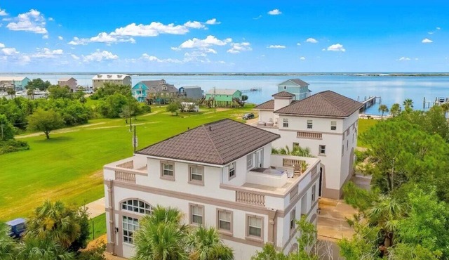 Bella Villa Estate-Waterfront-Perfect for Reunions or Group Events!