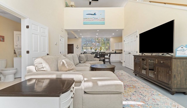 Bella Villa Loft Suite- Conveniently located near NAS!