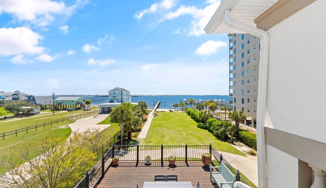 Bella Villa Waterfront Suite- Water Views!