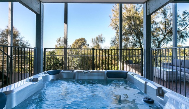 Bella Vista, St Andrews Beach - Luxurious 3 level home, 750m walk to beach