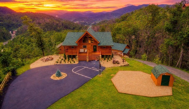 Bella Vista Cabin | Gatlinburg | Mtn Views Hot Tub ♨️ Fire Pit 🔥 Owner Managed