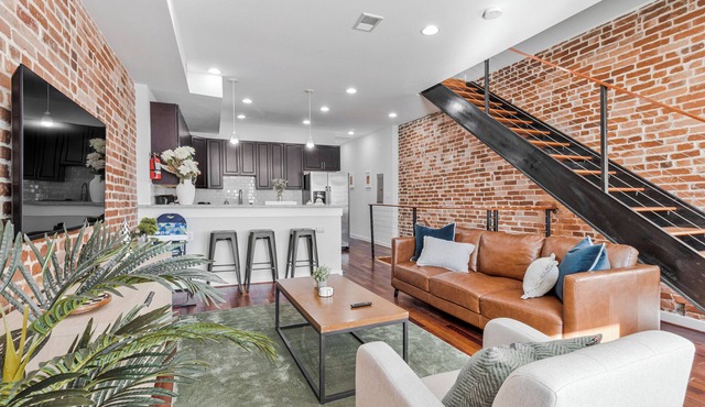 "Bella Vista" Home for 12 Guests with Rooftop View over the Capitol