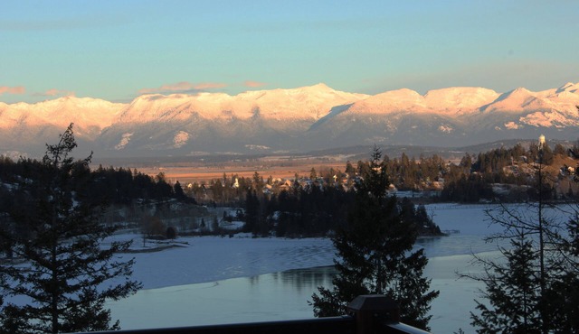 “Bella Vista” Overlooking Beautiful Flathead Lake with Great Panoramic Views!