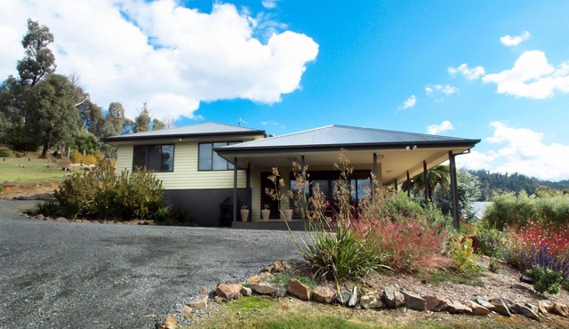 BELLA VISTA - Quiet location, fantastic views