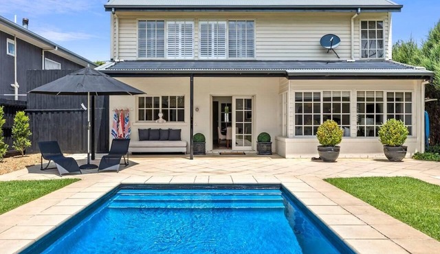 Bella Vista Retreat With Pool, 950m to Beach