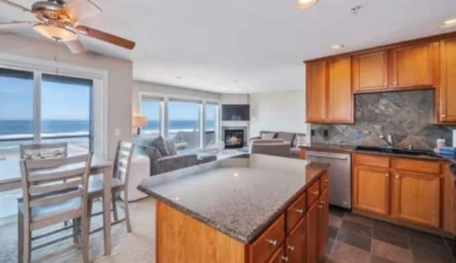 Bella Vita: 2 Bed 2 Bath: Beach: Fireplace:n Pet-Friendly