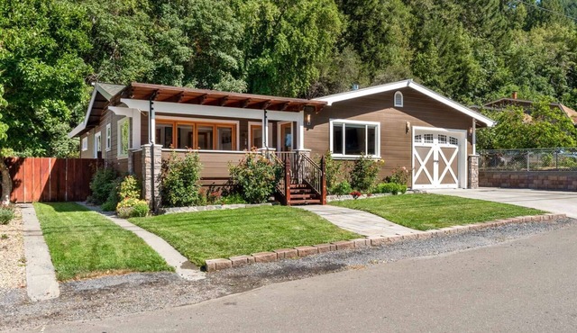 Bella Vita ~ High-End Bungalow with Private Yard