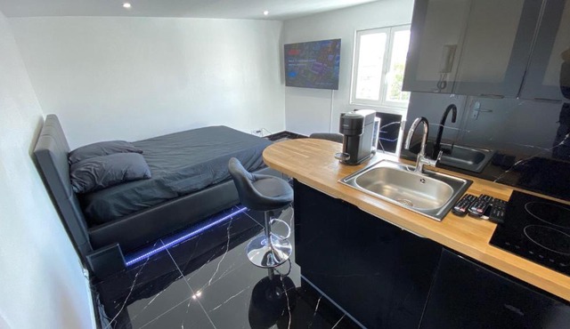 Bella vita - Studio tout équipé - Tv Netflix - centre ville 100m- Gare 50m - Basilique 200m