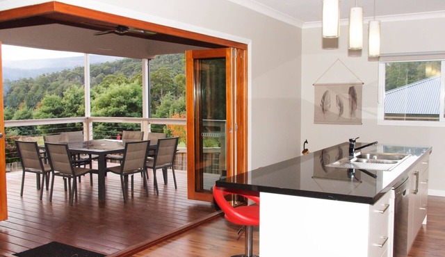 BELLARA - Double storey home away from home