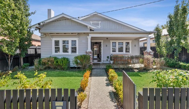 Bellarine cottage- Central Geelong, parking, 2 bedroom, 2 bathroom