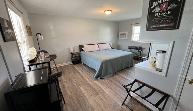 Belle Beam Room-easy walk to downtown & 10mins to distilleries-NO Cleaning Fee!