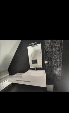 Belle chambre et salle de bain privée