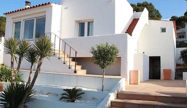 Belle. Charming house with private pool and barbecue