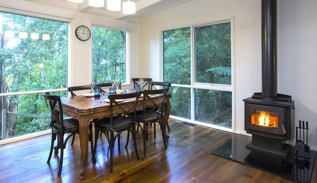 Belle Cottage, Sassafras - Stylishly furnished 2 bedroom cottage with wood burner in Sassafras