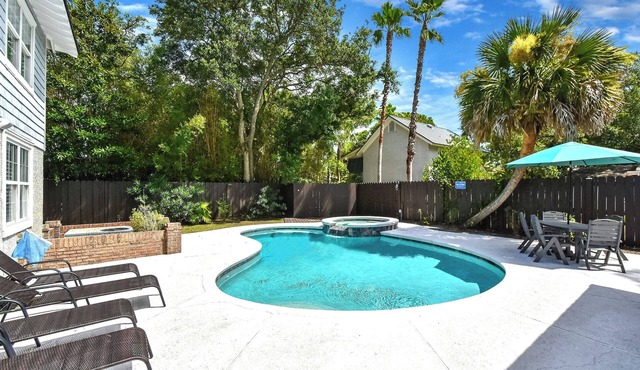 Belle Cottage 6 bed/4.5 bath home East Beach- Pool