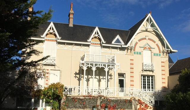 Belle Demeure Début de Siècle Proche Le Mans Pouvant Accueillir 8/10 Personnes