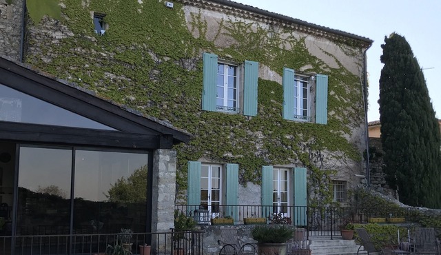 Belle Demeure de Caractère Entre Vignes et Garrigues