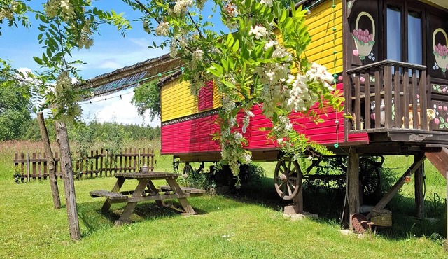 Belle des Prés" caravan, Nordic bath and shared pool.
