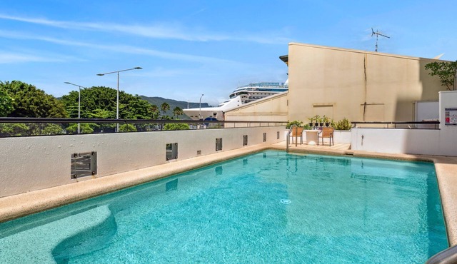 Belle Escapes 702 CBD Apartment with elevated City and Water Views