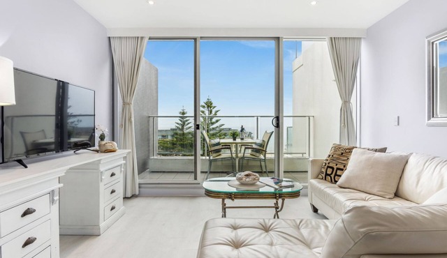 Belle Escapes - Bay View Lookout