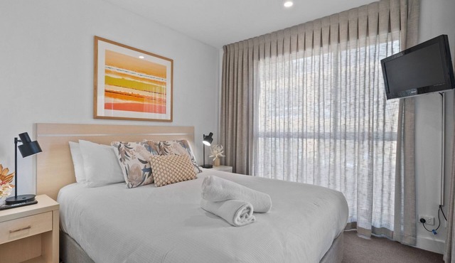 Belle Escapes - Beachside Apartment in Glenelg