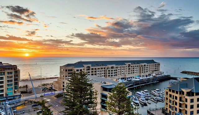 Belle Escapes - Glenelg Skyline Penthouse