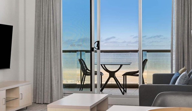 Belle Escapes- Waves at The Bay