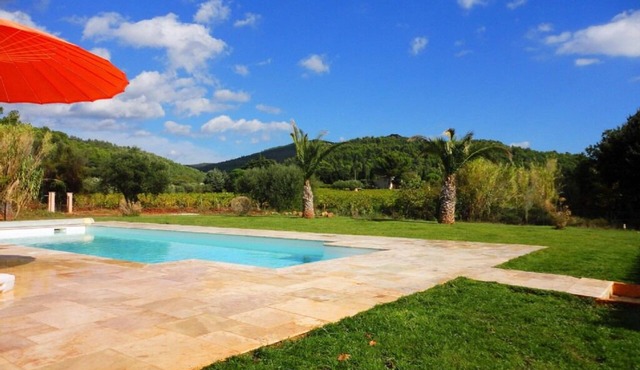 Belle et Grande Villa Avec Piscine au Calme