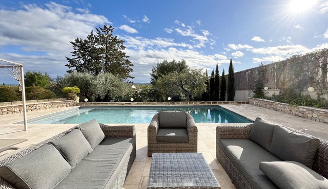 Belle Maison au Calme Avec Piscine à Louer 10 Minutes Uzes