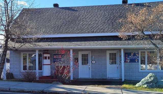 BELLE GRANDE MAISON, POUVANT ACCUEILLIR 12 PERSONNES SUR 2 ETAGES.