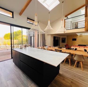 Belle longère rénovée avec piscine à 5 minutes du Futuroscope