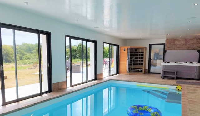Belle Longère Avec Piscine Intérieure, Spa, Sauna à 5 min de la Plage et du Port