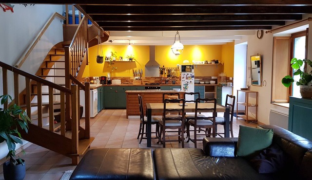 Belle Longère en Pierre, Spacieuse et au Calme, à 5 Minutes de la Plage!