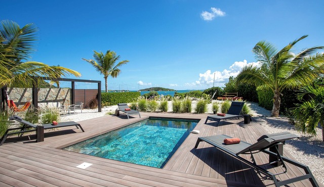 Belle Lurette, 3 BR, pool, Pinel island bay, kayaks direct sea access