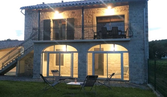 Belle Maison en Pierre Avec Jacuzzi