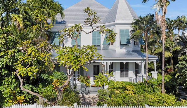 BELLE MAISON ~ 5 BR/3 Ba Home w/Pool/Spa in The Meadows!