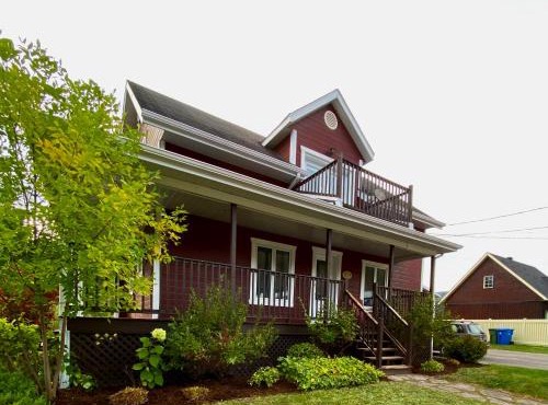 Belle maison avec vue sur la rivière