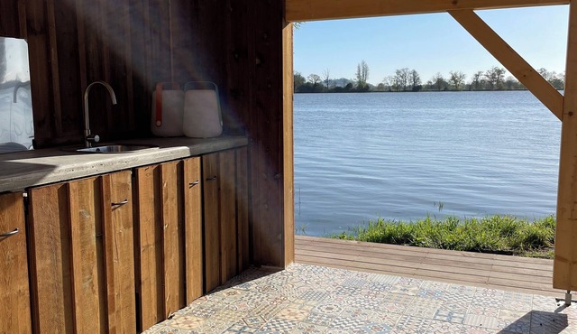 Belle Maison Avec Piscine au Bord de L'eau